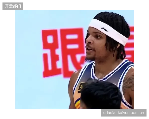 爱德华兹展现顶级单打效率，膝伤影响其得分爆发力但组织能力全面提升。